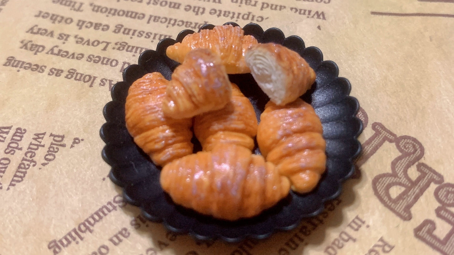 1:12 Scale Soft Clay Croissant Miniature Food For BJD OB11 Dollhouse Accessory