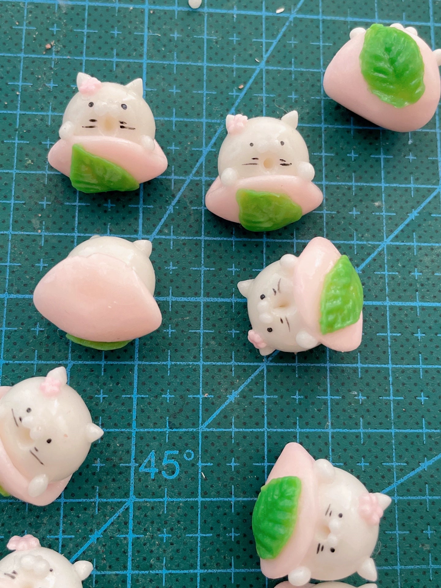 Decoración de casa de muñecas con mochi de león marino en miniatura de arcilla a escala 1:12