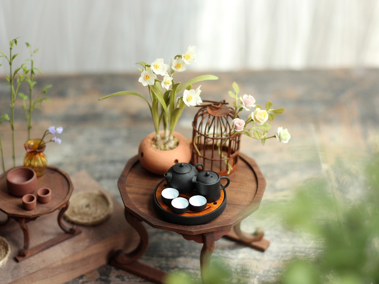Table à thé miniature personnalisable en noyer noir à l'échelle 1:6