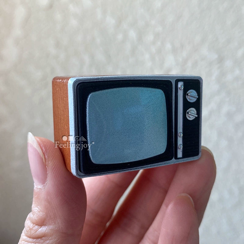 Modelo de televisión en miniatura DIY a escala 1:12, muebles de casa de muñecas retro para GSC, escena del bosque de Molly