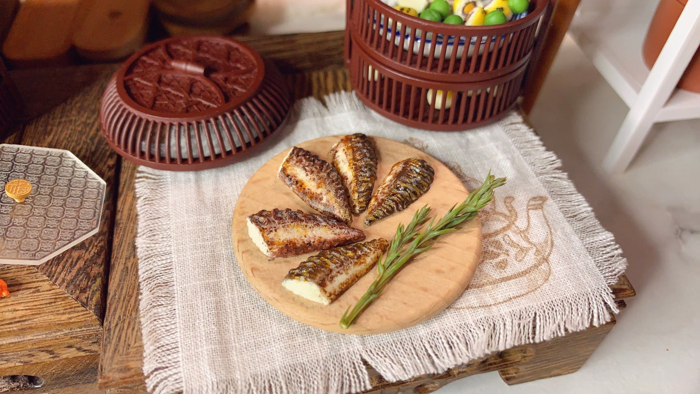 1:12 Scale Miniature Soft Clay Baked Fish For 1:12 BJD OB11 Also Fits 1:6 Scale Miniature Dollhouse Food