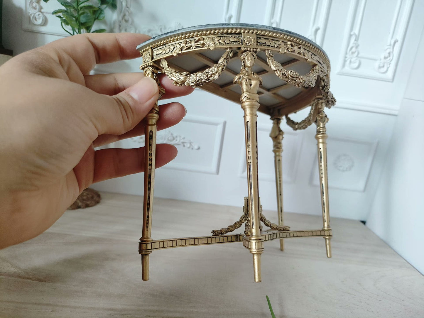 Conjunto de mesa y espejo en miniatura August a escala 1:12, muebles para casa de muñecas