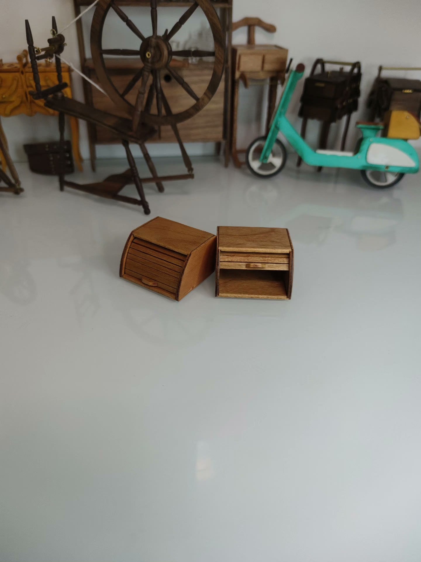 Caja de pan en miniatura a escala 1:12 con persiana enrollable para la cocina de la casa de muñecas Blythe
