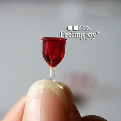 Verre à vin rouge miniature en plastique à l'échelle 1:24, accessoire de scène pour maison de poupée, modèle de nourriture, accessoire de jeu