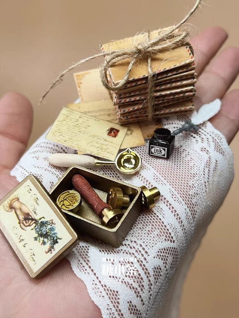 1:12 Scale Miniature Dollhouse DIY Simulation Wax Seal Model Mini Scrapbook Envelope Feather Pen Blythe BJD GSC Toy Accessories Desktop Decor