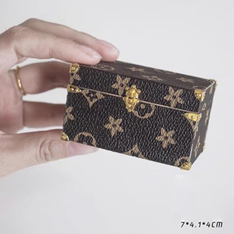 1:12 Scale Miniature Suitcase Hand Luggage Treasure Chest Dollhouse Furniture Accessory Desktop Toy Model