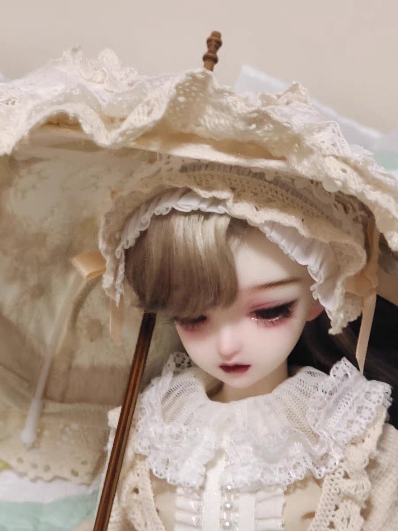 Paraguas de encaje antiguo en miniatura a escala 1:12: accesorio de casa de muñecas con mango largo para exhibiciones de BJD y modelos.