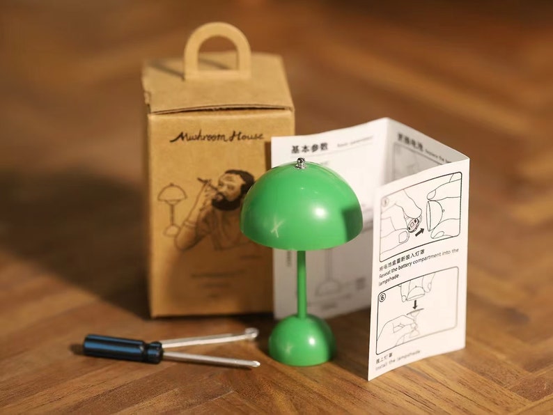 Lampe LED miniature à l'échelle 1:6, accessoire d'éclairage pour maison de poupée BJD Blythe