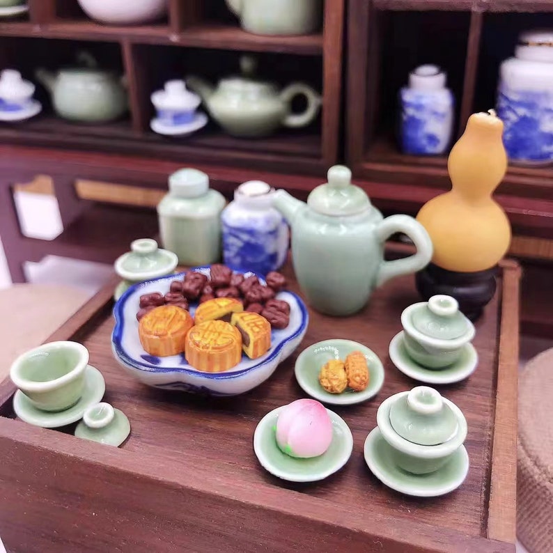 Juego de té chino en miniatura a escala 1:12 con tetera, lata de té, estante de exhibición, accesorios de cocina BJD, Blythe, GSC, muebles para casa de muñecas