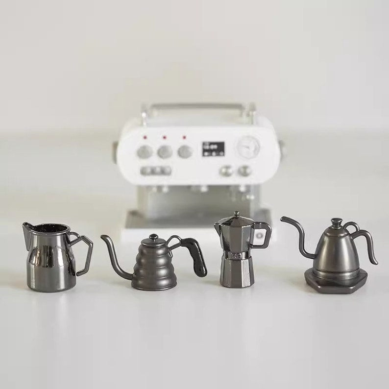 Cafetera en miniatura a escala 1:6, cafetera para verter sobre el café, modelo BJD, Blythe, electrodomésticos de cocina, accesorios para casa de muñecas