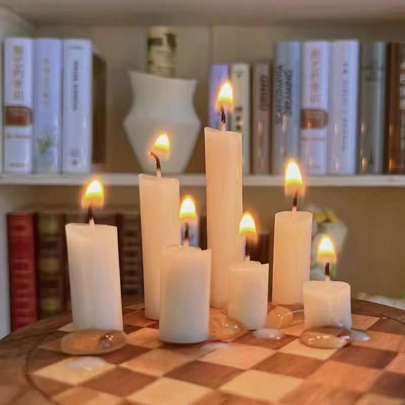 Bougies parfumées miniatures à l'échelle 1:12 - Accessoires de maison de poupée illuminables pour présentation de modèles DIY
