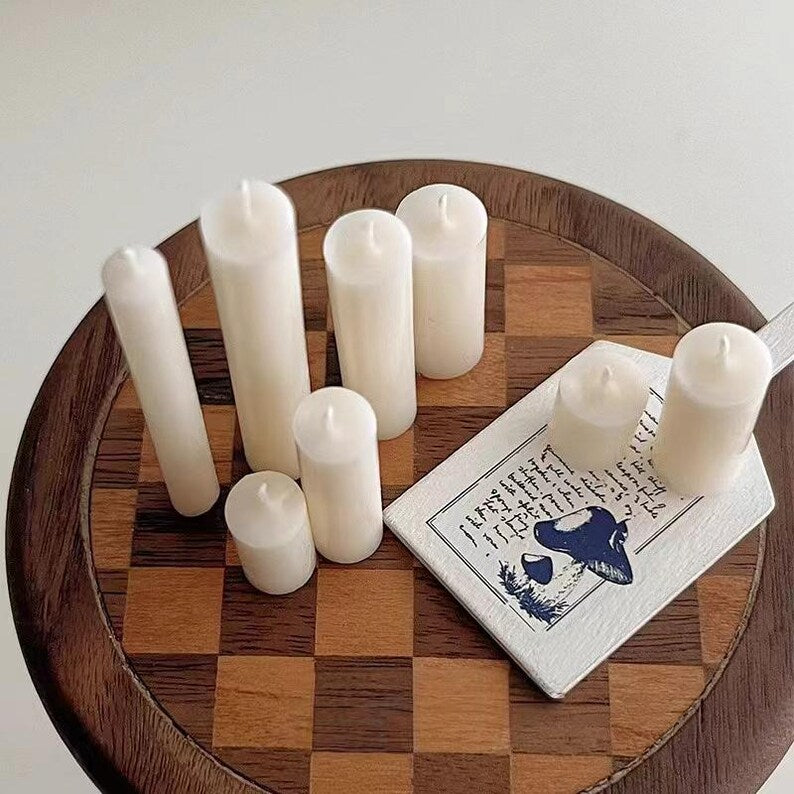 Bougies parfumées miniatures à l'échelle 1:12 - Accessoires de maison de poupée illuminables pour présentation de modèles DIY