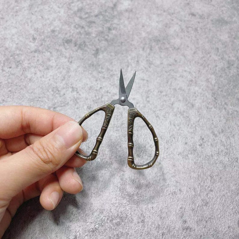 Tijeras de metal en miniatura a escala 1:6: accesorio de cocina realista para muñecas BJD, Blythe y GSC.