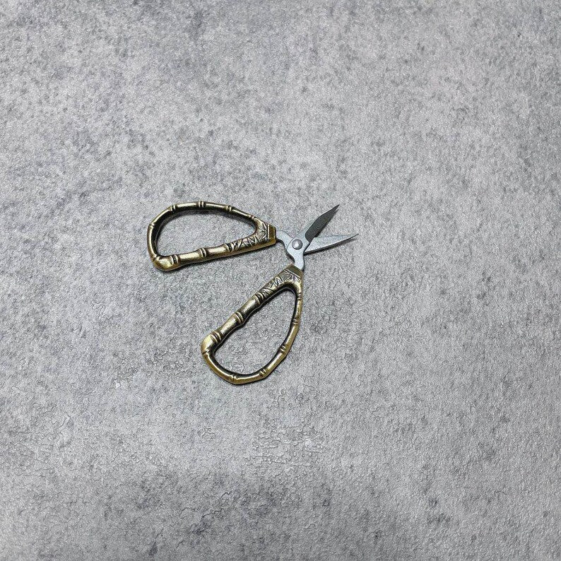 Tijeras de metal en miniatura a escala 1:6: accesorio de cocina realista para muñecas BJD, Blythe y GSC.