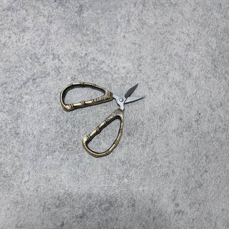 Tijeras de metal en miniatura a escala 1:6, modelo para casa de muñecas, accesorio de cocina, BJD, Blythe, GSC, figura de escritorio