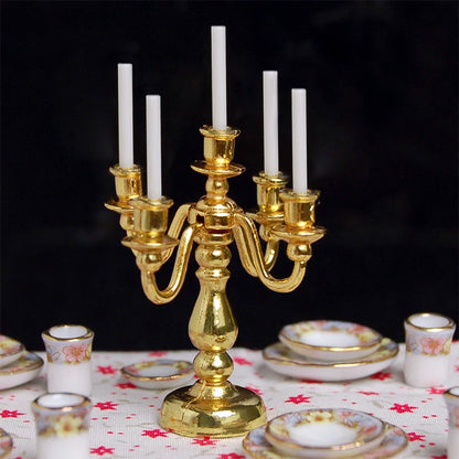 Candelabro de metal en miniatura a escala 1:12, accesorio para casa de muñecas, centro de mesa para fiesta navideña.