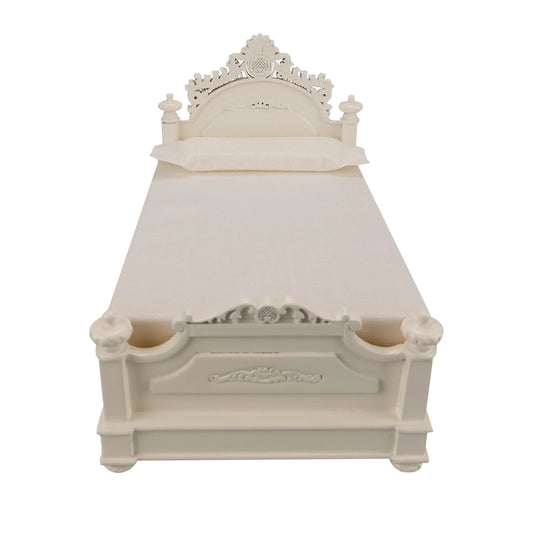 Cama de corte para casa de muñecas en miniatura de estilo europeo blanco a escala 1:12