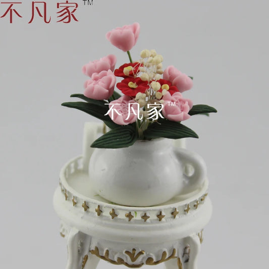 Arreglo floral colorido en miniatura a escala 1:12 para decoración de casa de muñecas