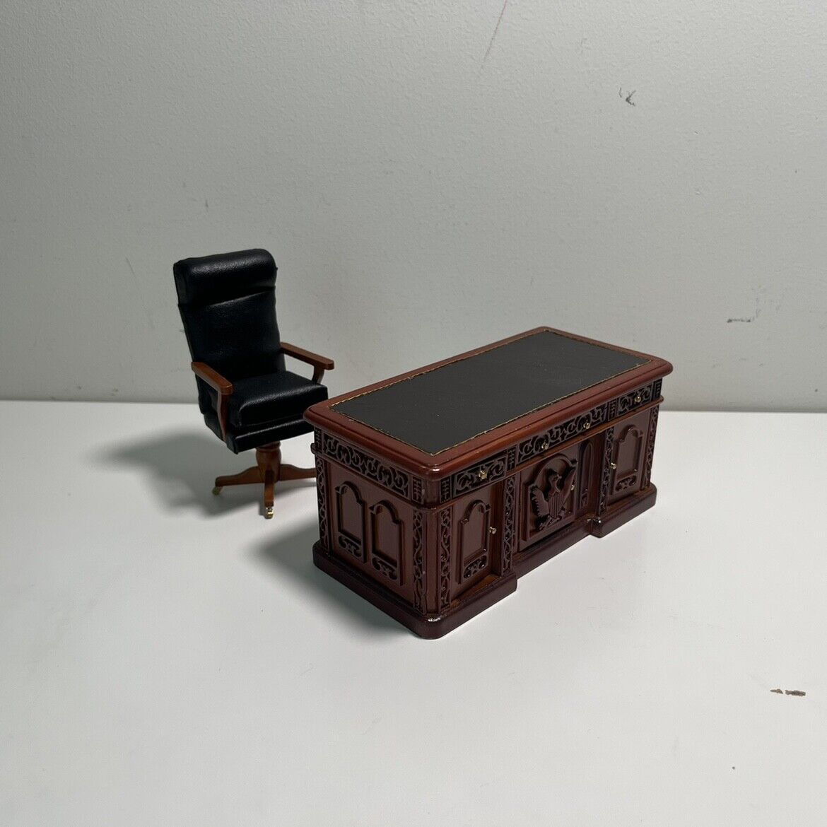 1:12 Dollhouse White House Presidential Office Suit Eagle Desk Peripheral Tables