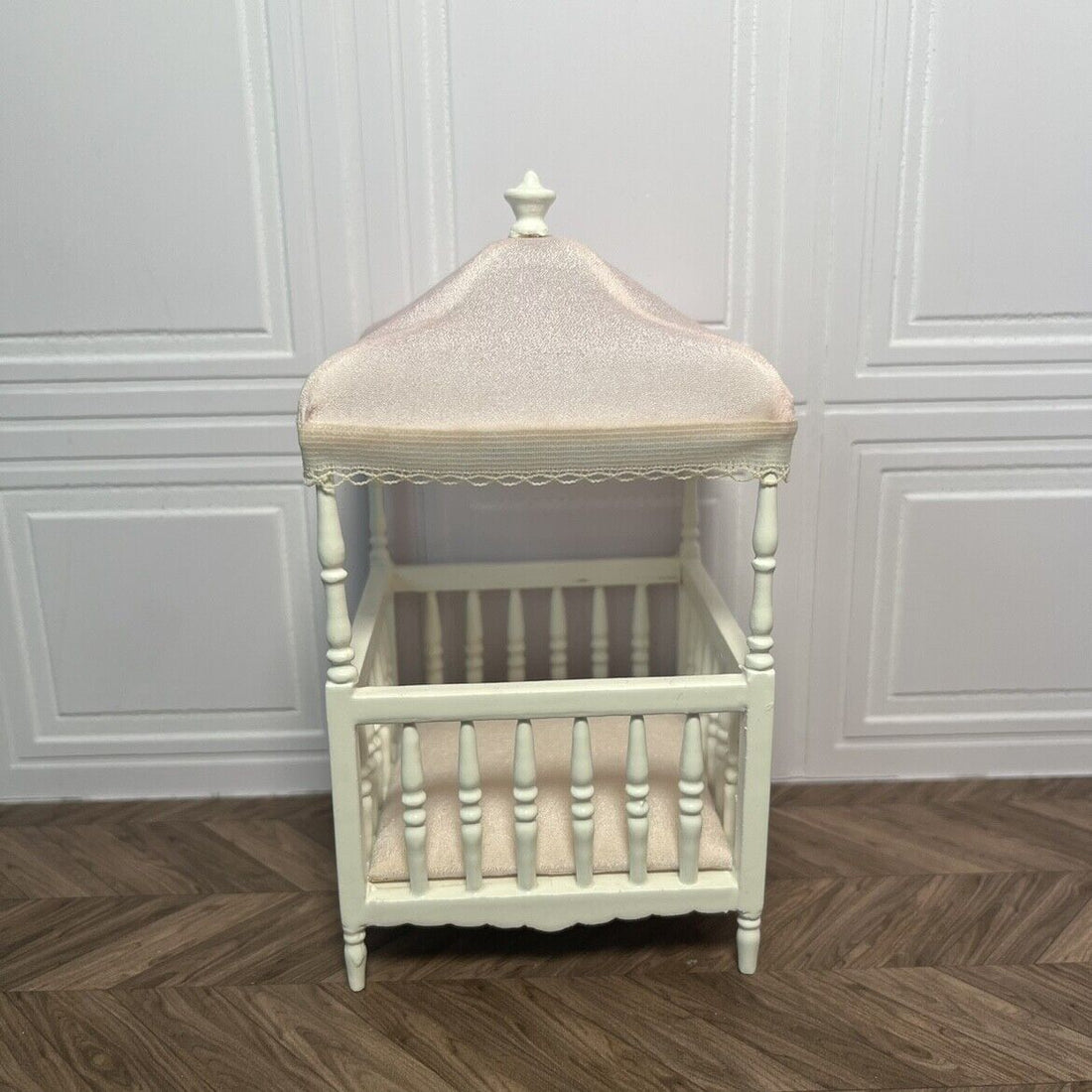 Miniature Furniture Blythe Ob11 Handmade Furniture Model Pink Ceiling White Crib