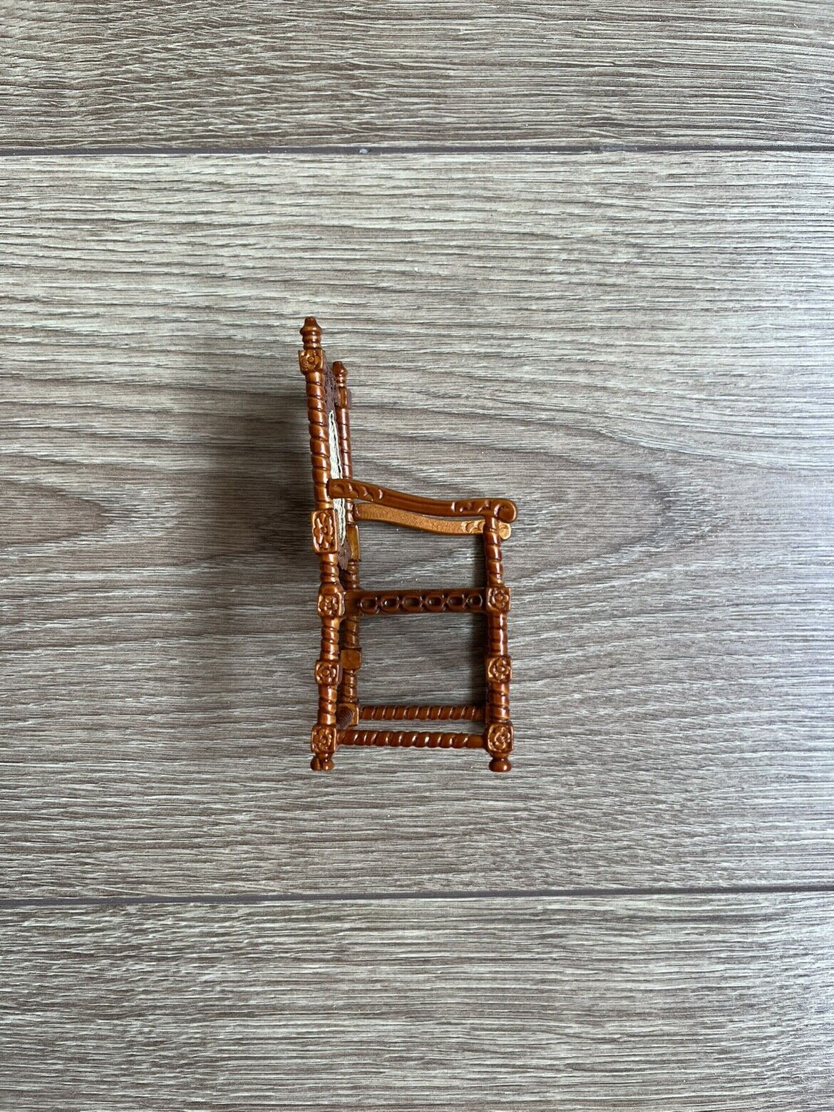 Miniature Furniture 1:12 Dollhouse Mesh Fine Hand Carving Walnut Armchair