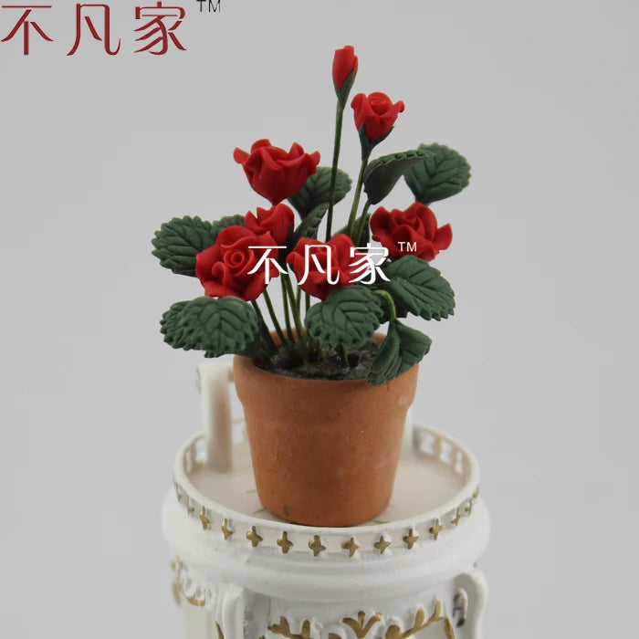 Maceta de rosas rojas en miniatura a escala 1:12 para decoración de casas de muñecas