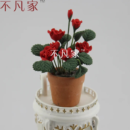 Maceta de rosas rojas en miniatura a escala 1:12 para decoración de casas de muñecas