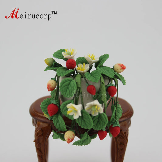Planta de fresa colgante en miniatura a escala 1:12 para decoración de casa de muñecas