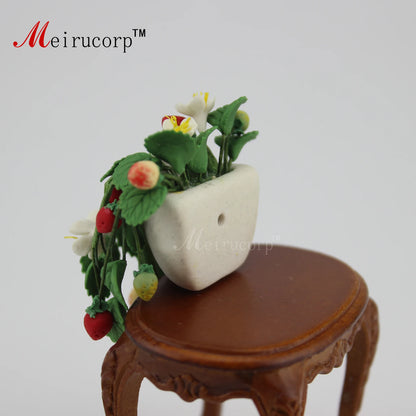 Planta de fresa colgante en miniatura a escala 1:12 para decoración de casa de muñecas