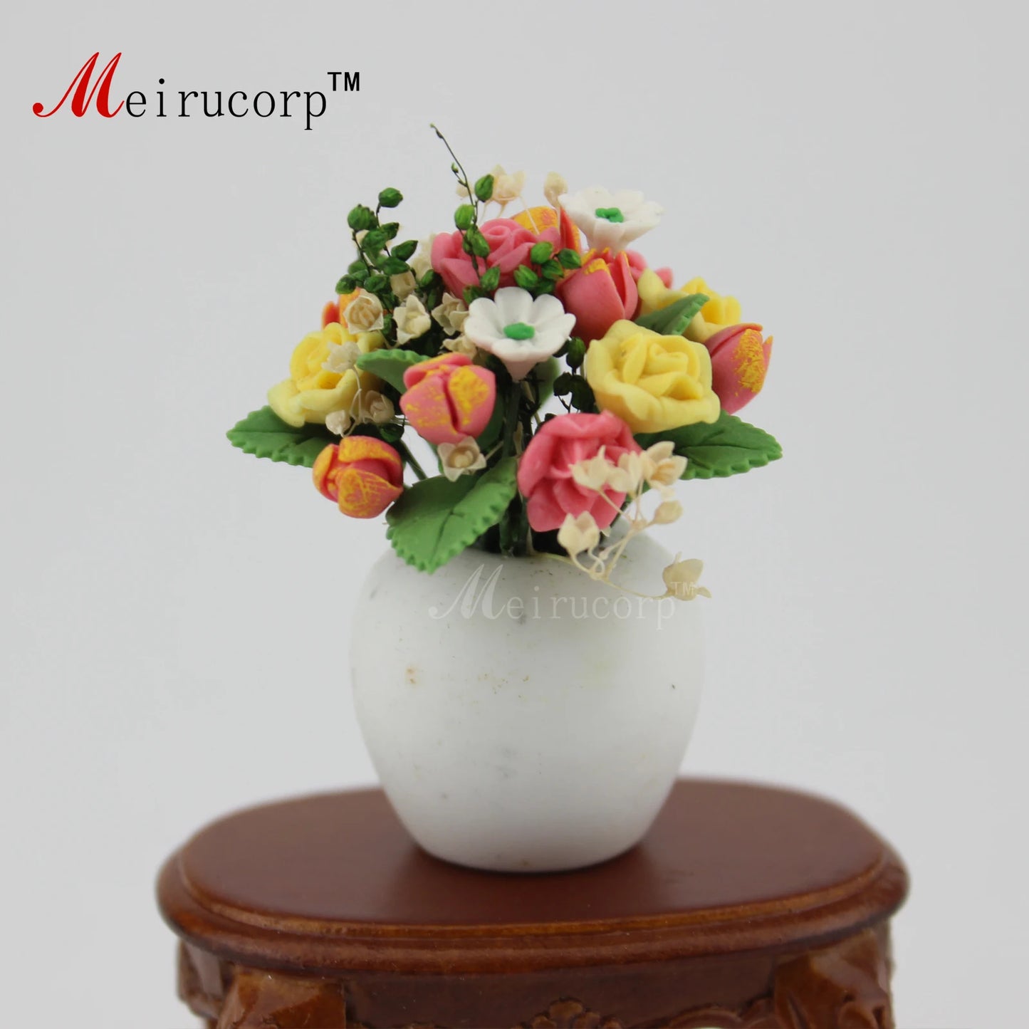 Arreglo floral en miniatura a escala 1:12 en jarrón para decoración de casa de muñecas