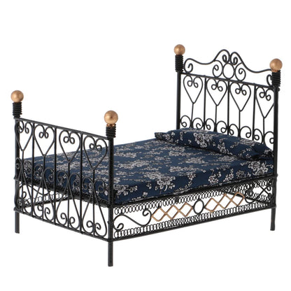 1:12 Scale Miniature Metal Bed With Mattress European Retro Double Bed Dollhouse Furniture Accessories