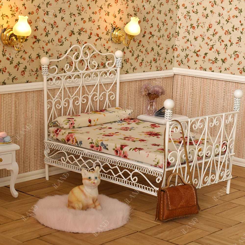 1:12 Scale Miniature Metal Bed With Mattress European Retro Double Bed Dollhouse Furniture Accessories