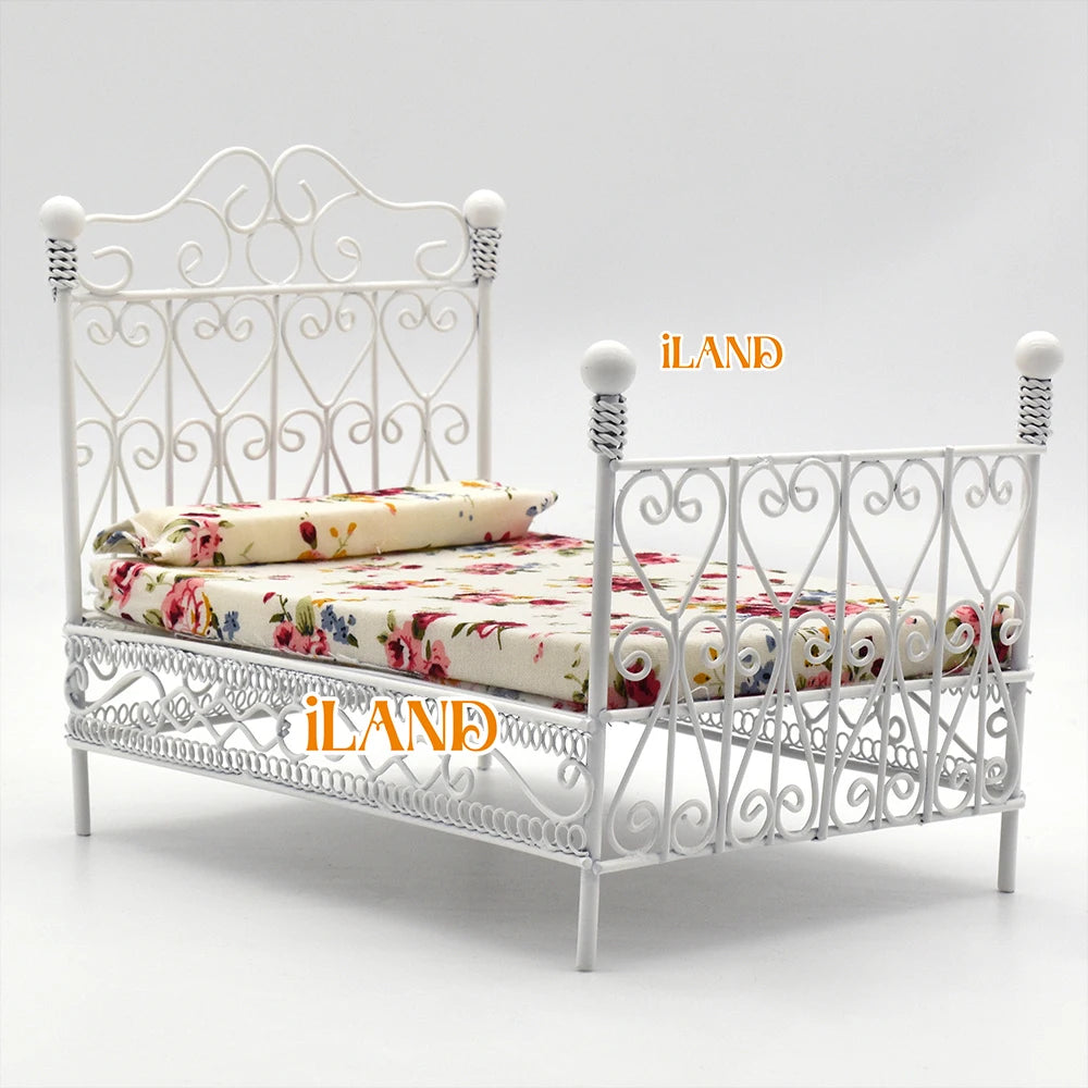 1:12 Scale Miniature Metal Bed With Mattress European Retro Double Bed Dollhouse Furniture Accessories