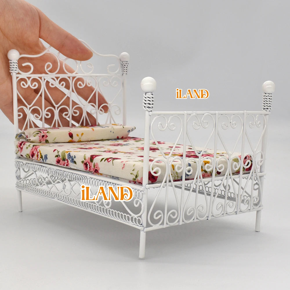 1:12 Scale Miniature Metal Bed With Mattress European Retro Double Bed Dollhouse Furniture Accessories
