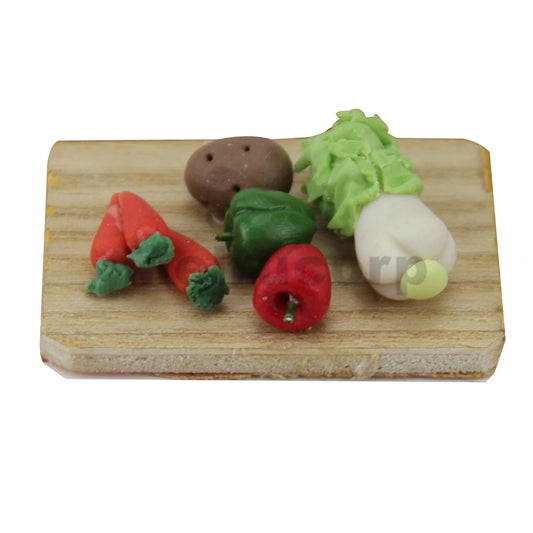 Planche à découper miniature de cuisine à l'échelle 1:12 avec légumes, carottes, pommes de terre, poivrons, pour décoration de maison de poupée