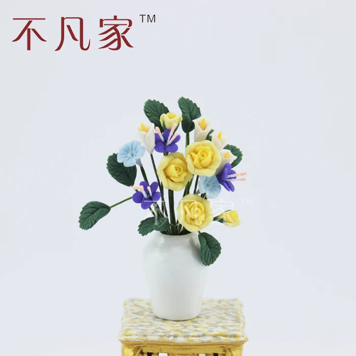Jarrón de flores amarillas para casa de muñecas en miniatura a escala 1:12