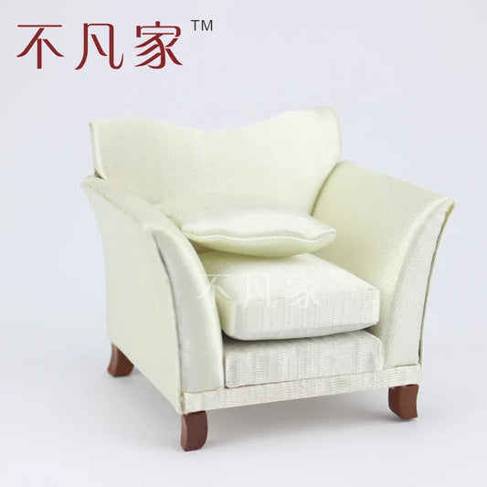 Muebles de casa de muñecas en miniatura a escala 1:12, tela de color claro, bonito sofá con almohada, decoración para sala de estar.