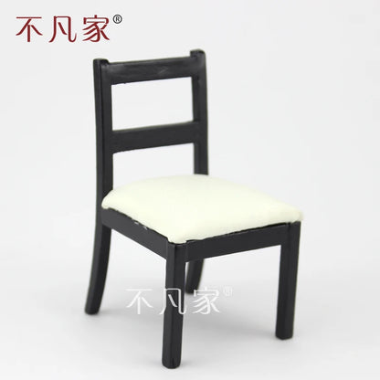 Juego de muebles para casa de muñecas a escala 1:12: mesa de comedor de madera en miniatura y 4 sillas