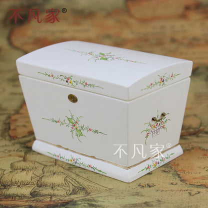 Baúl de madera vintage pintado a mano para casa de muñecas en miniatura a escala 1:12