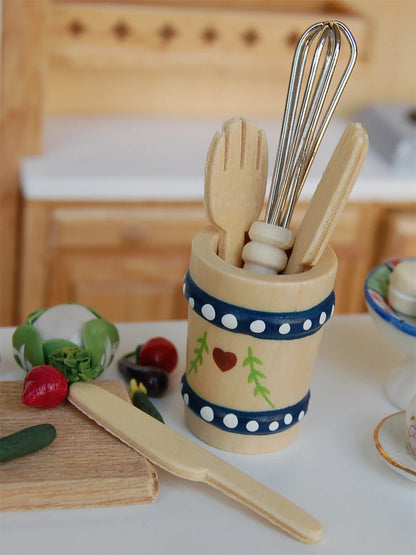 Juego de utensilios de cocina de madera en miniatura a escala 1:12 para casa de muñecas: 5 piezas: pala, espátula, cuchillo y batidor de huevos.