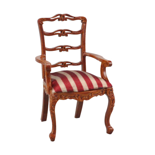 Sillón de madera en miniatura a escala 1:12 para decorar el comedor de una casa de muñecas.