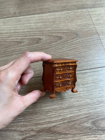 Aquí está el título SEO optimizado según tus pautas:

 Casa de muñecas en miniatura a escala 1:12, sillón reclinable para muñecas, espejo de tocador, modelo de muebles en miniatura