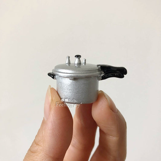 Accessoires de cuisine miniatures pour maison de poupée à l'échelle 1:12, autocuiseur argenté de simulation