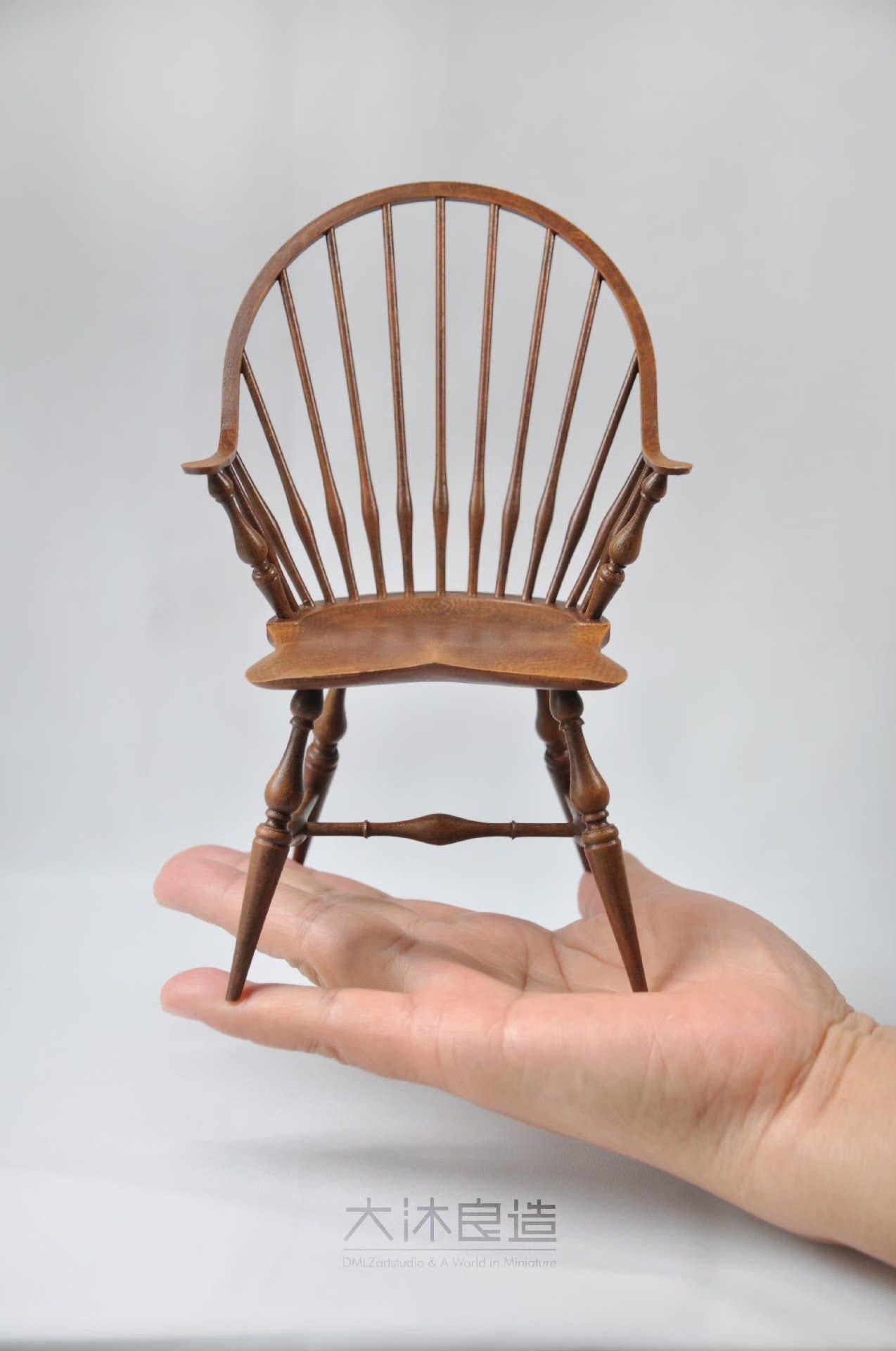 Silla Windsor con respaldo a escala 1:6, muebles para casa de muñecas en miniatura