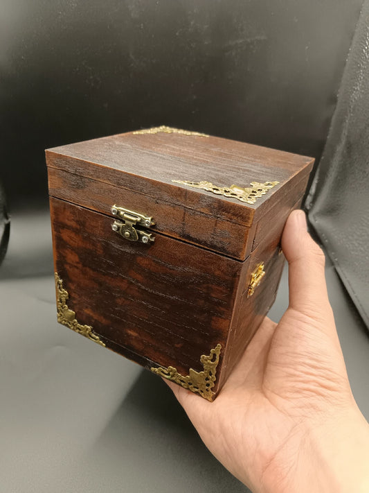 Caja de joyería antigua impresa en 3D para casa de muñecas en miniatura