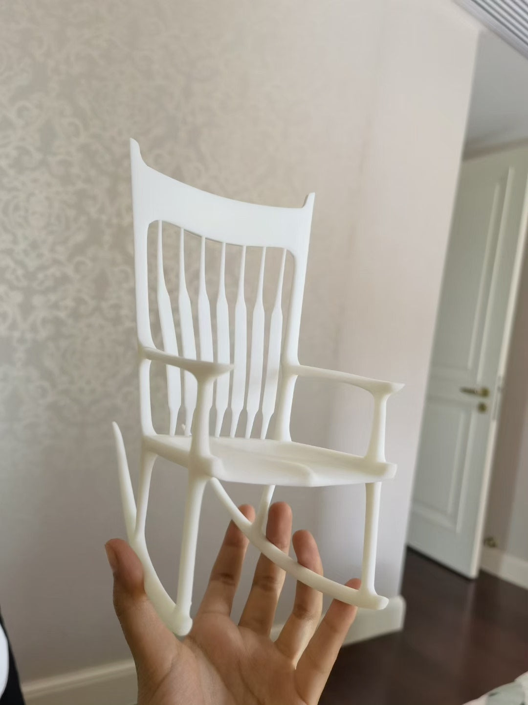 Silla mecedora Maloof Windsor a escala 1:6, muebles para casa de muñecas en miniatura