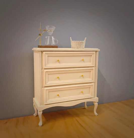 Mueble para casa de muñecas en miniatura, blanco, vintage, con tres cajones, a escala 1:6