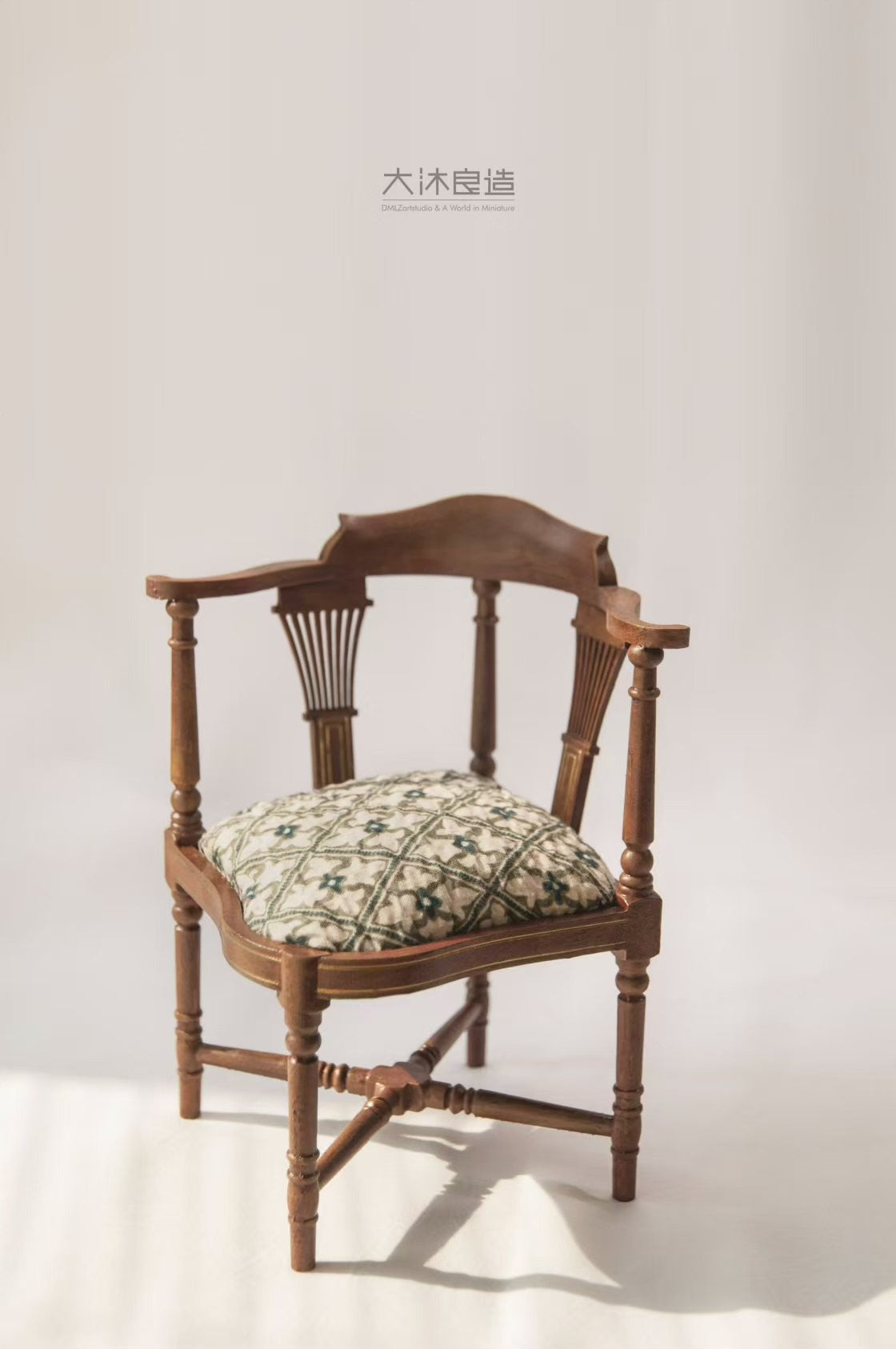 Chaise Windsor miniature à l'échelle 1:6, meubles et accessoires pour maison de poupée
