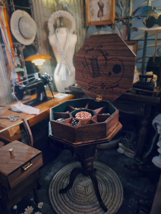 Table de couture vintage miniature à l'échelle 1:6 pour maison de poupée
