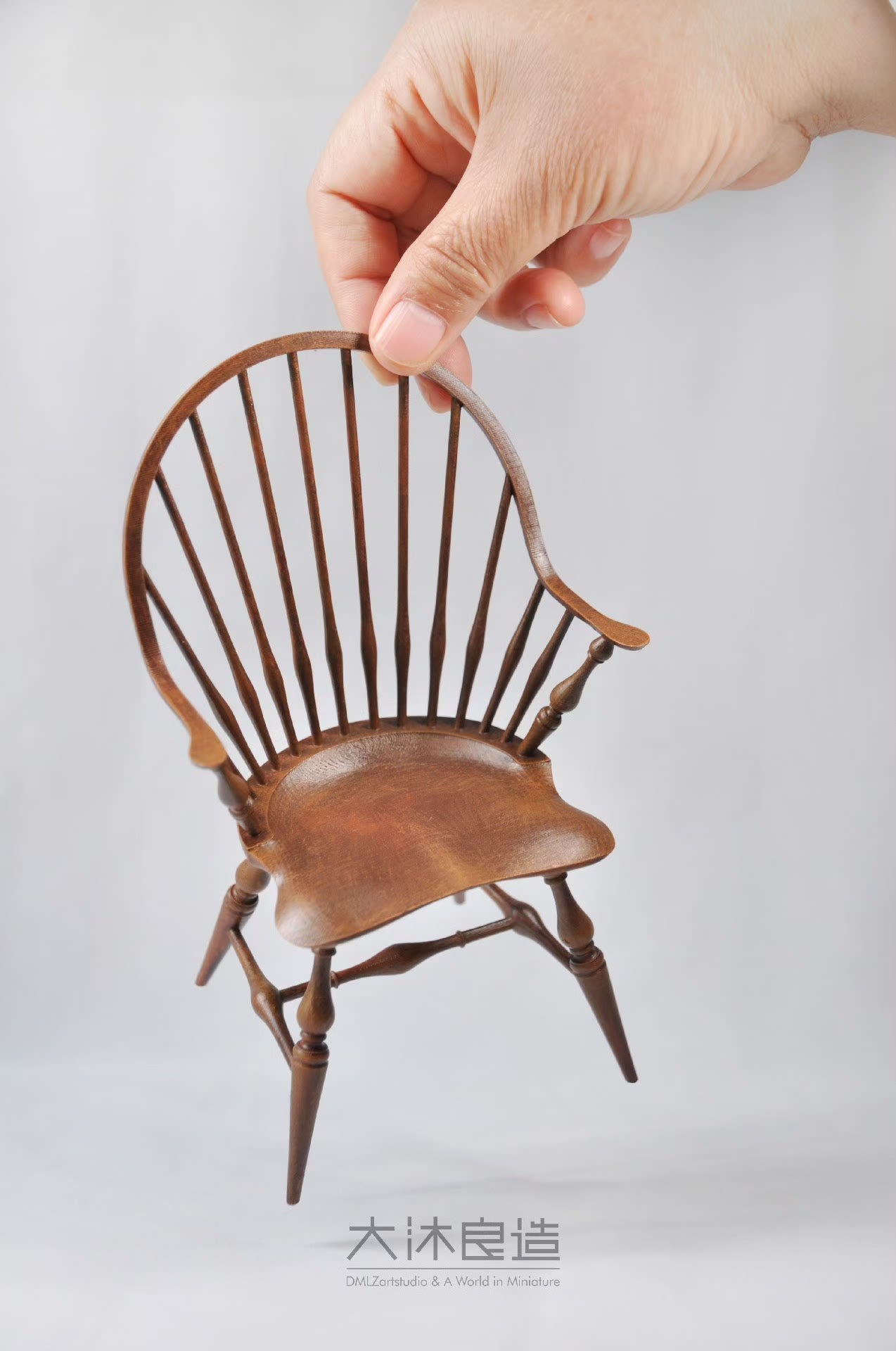 Silla Windsor con respaldo a escala 1:6, muebles para casa de muñecas en miniatura